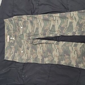 Size 5 Y2K Blu Authentic Green Flare Camoflauge Pants